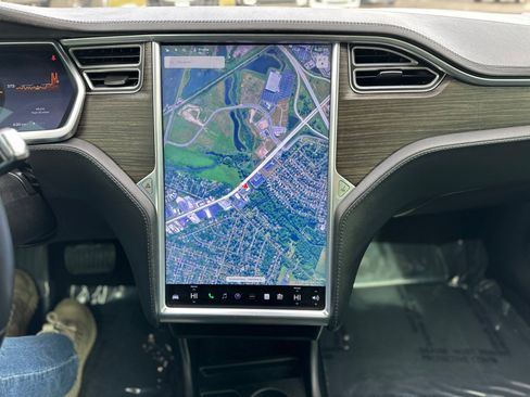 Used 2014 Tesla Model S 85 image 27