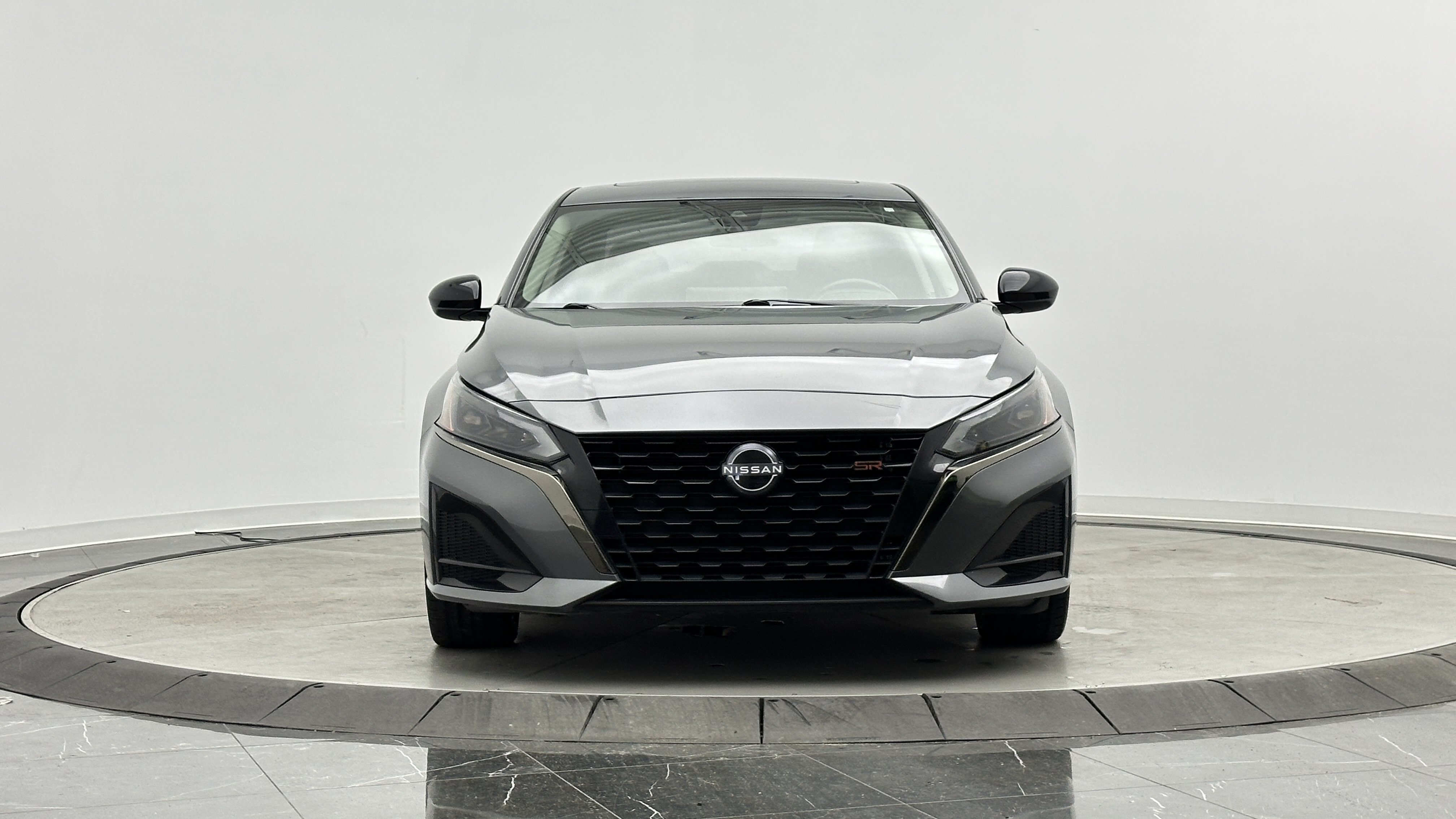 Used 2023 Nissan Altima 2.5 SR w/ SR Premium Package FWD image 2