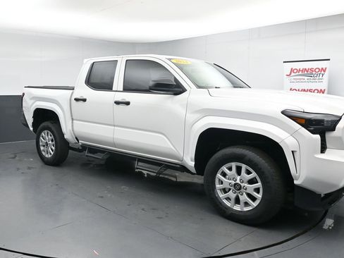 Used 2024 Toyota Tacoma SR AWD/4WD image 2