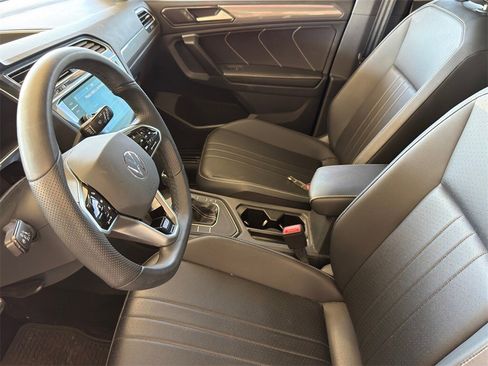 Used 2024 Volkswagen Tiguan SE R-Line image 9