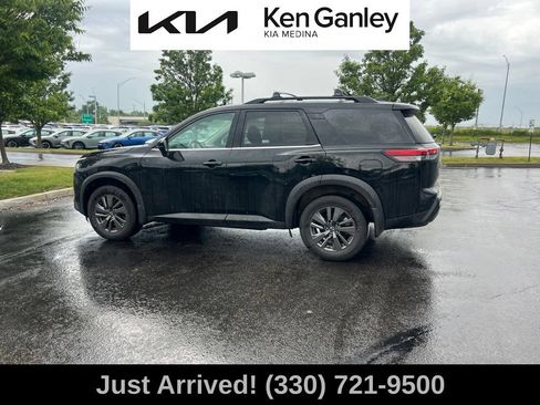 Used 2022 Nissan Pathfinder SV AWD/4WD image 8