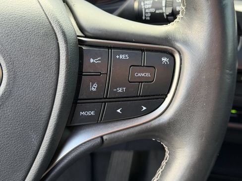 Used 2019 Lexus UX 250h w/ Premium Package AWD/4WD image 27