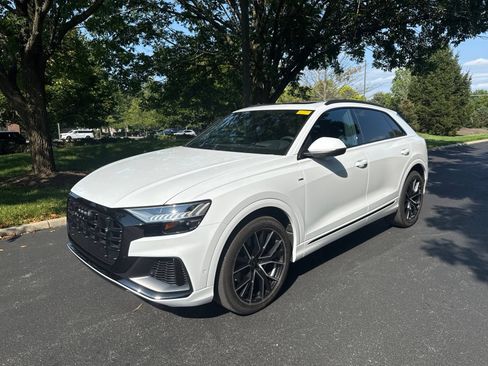 Used 2023 Audi Q8 Prestige w/ Prestige Package AWD/4WD image 3