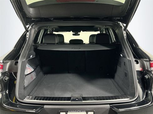 Certified 2025 Porsche Cayenne AWD/4WD image 38