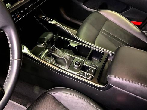 Used 2024 Kia Sorento S image 17