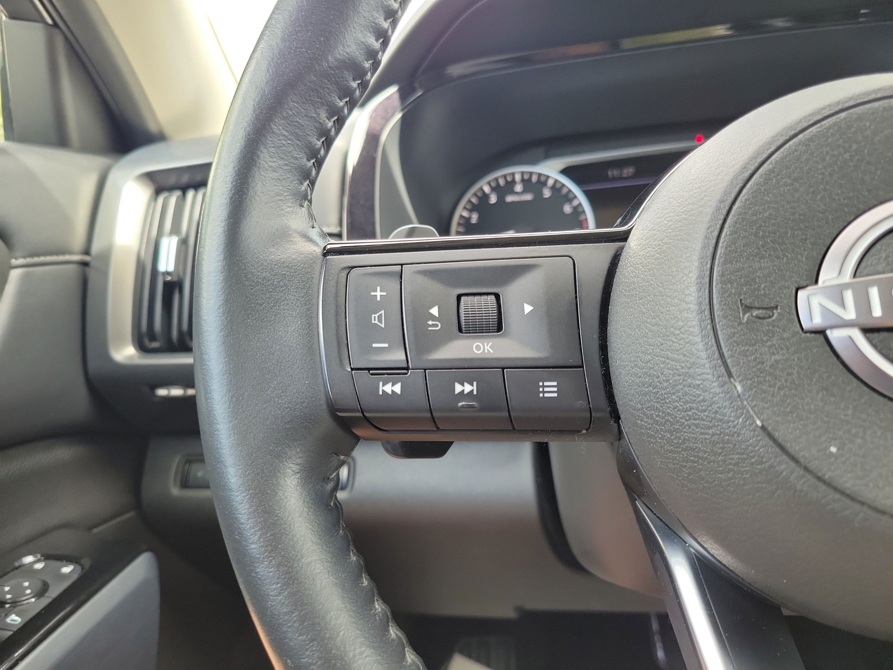 Used 2022 Nissan Pathfinder SL w/ SL Premium Package AWD/4WD image 18