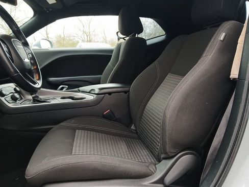 Used 2022 Dodge Challenger SXT w/ Driver Convenience Group image 27