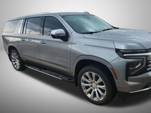 Used 2025 Chevrolet Suburban Premier AWD/4WD image 2