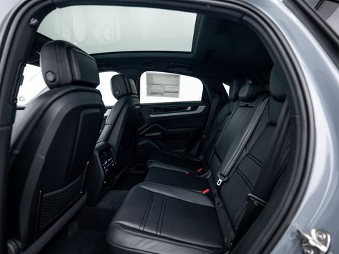 Certified 2026 Porsche Cayenne Coupe AWD/4WD image 22