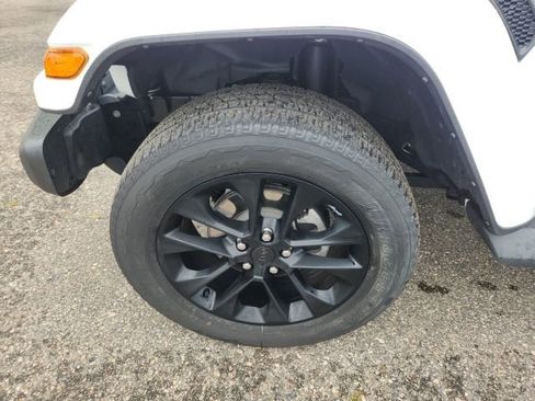 Used 2021 Jeep Wrangler Unlimited Sahara w/ Cold Weather Group AWD/4WD image 8