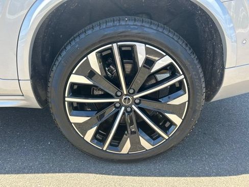 Certified 2025 Volvo XC90 B6 Plus AWD/4WD image 9