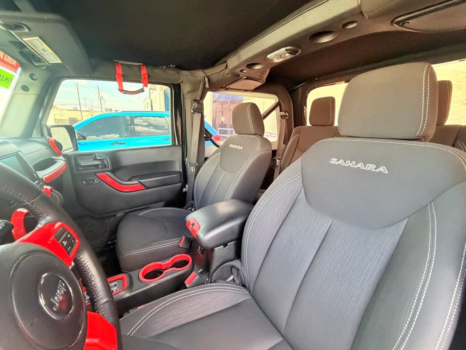 Used 2017 Jeep Wrangler Sahara w/ Connectivity Group AWD/4WD image 10