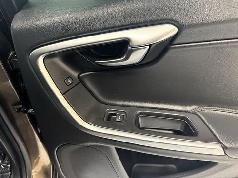 Used 2018 Volvo V60 T5 Cross Country w/ Convenience Package image 47