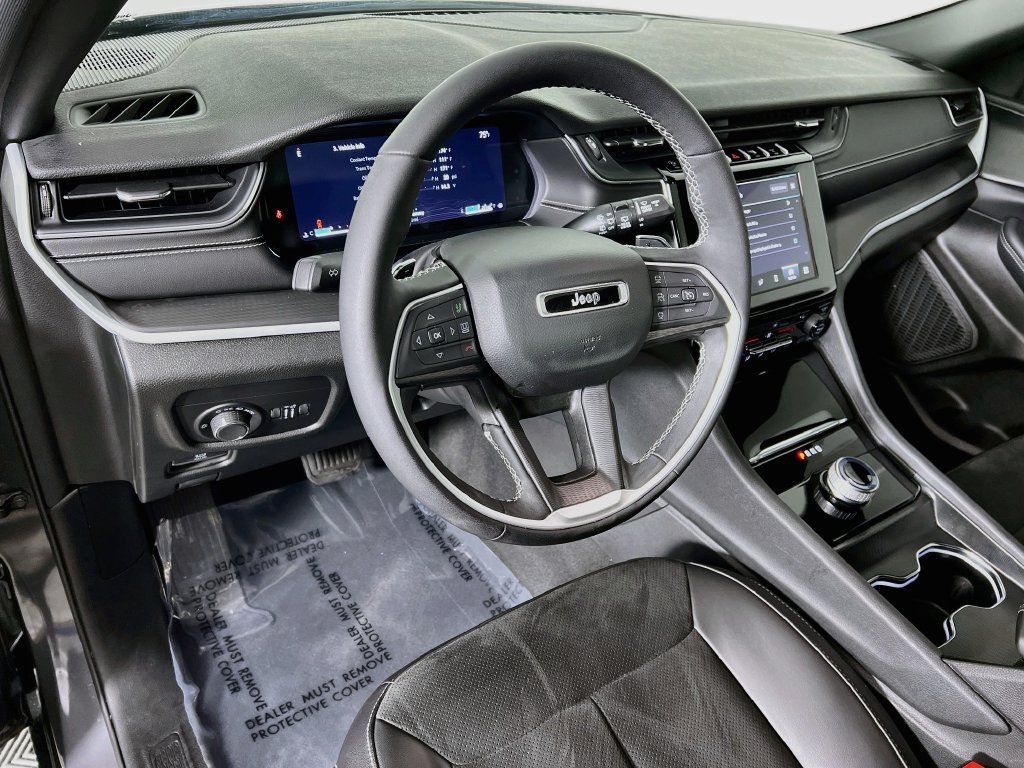 Used 2024 Jeep Grand Cherokee Altitude AWD/4WD image 9