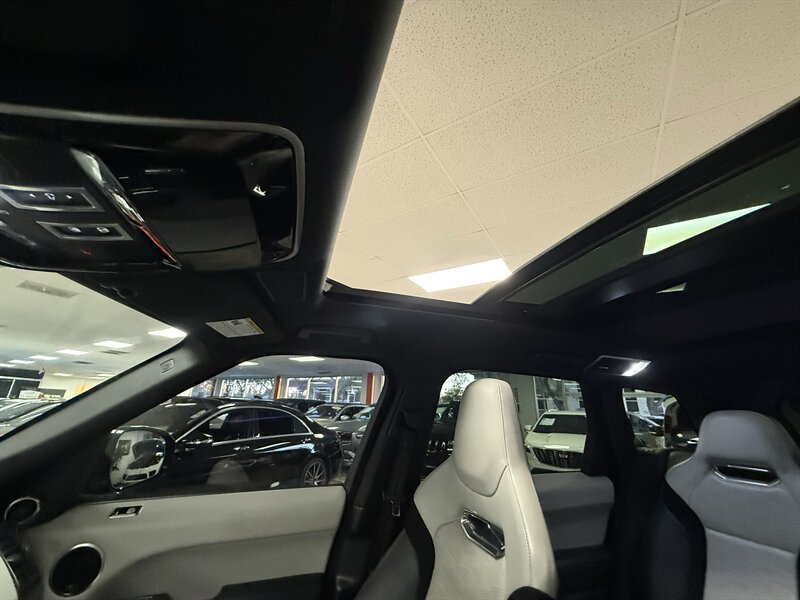 Used 2018 Land Rover Range Rover Sport SVR AWD/4WD image 32
