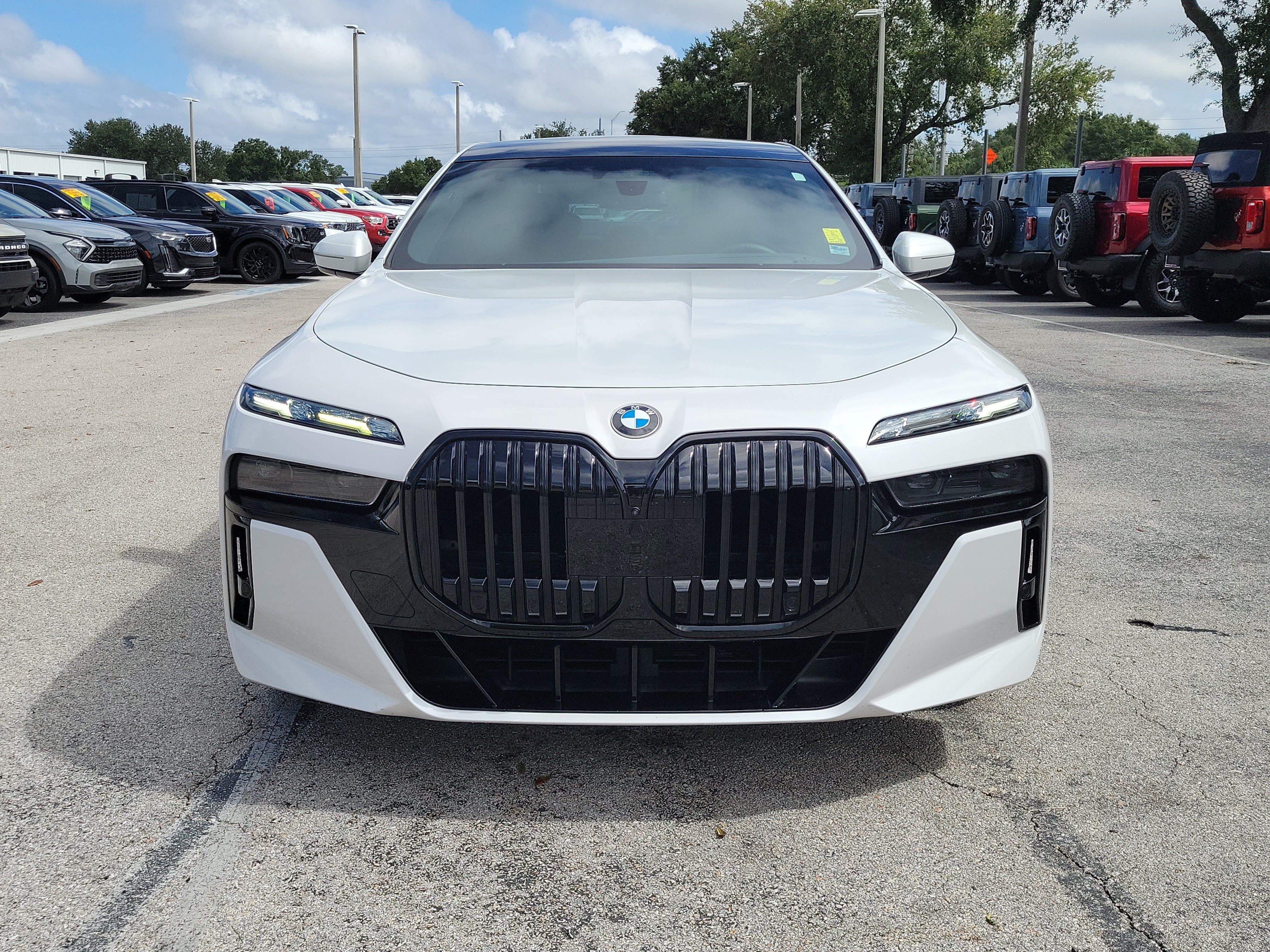 Used 2023 BMW 740i w/ Executive Package RWD image 2