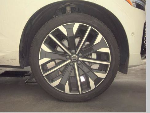 Used 2026 Volvo XC60 B5 Ultra AWD/4WD image 7