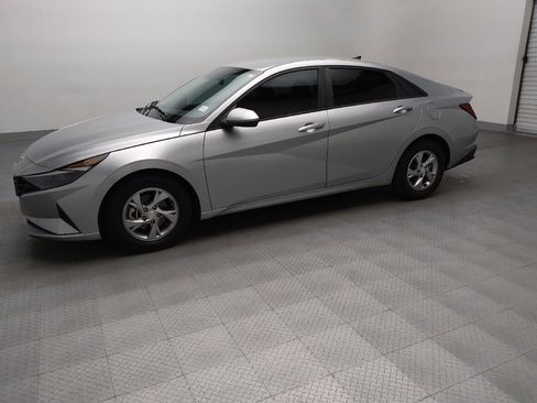 Used 2022 Hyundai Elantra SE w/ Cargo Package image 2