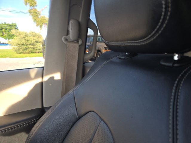 Used 2022 Chrysler Pacifica Touring-L FWD image 16