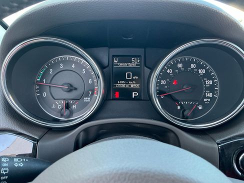 Used 2012 Jeep Grand Cherokee Laredo w/ Laredo E Group image 10