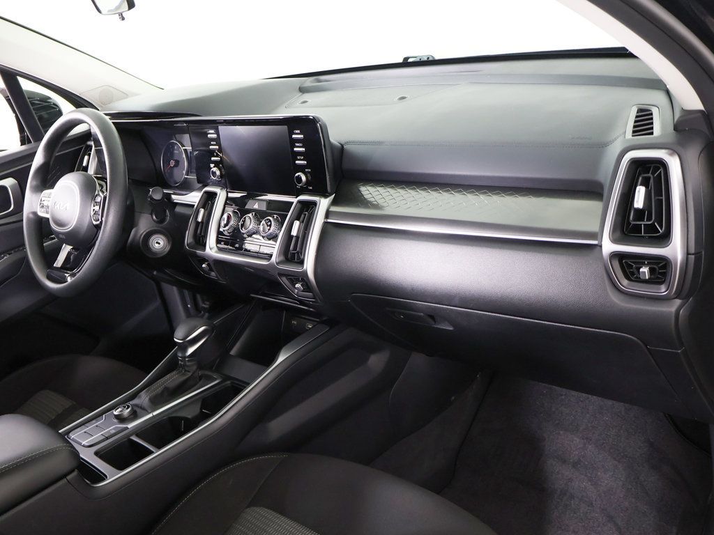 Used 2023 Kia Sorento LX FWD image 27