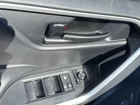 Used 2021 Toyota RAV4 LE AWD/4WD image 7