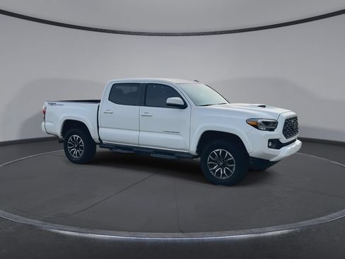 Used 2022 Toyota Tacoma TRD Sport RWD image 2