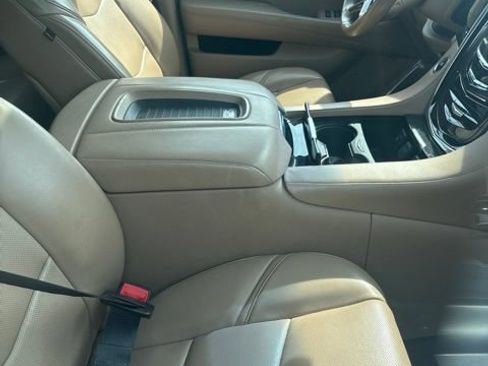 Used 2019 Cadillac Escalade Platinum AWD/4WD image 11