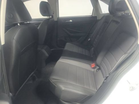 Used 2024 Volkswagen Jetta SE w/ Panoramic Sunroof Package FWD image 8