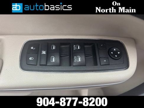 Used 2021 Chrysler 300 Touring w/ Chrome Appearance Package RWD image 29