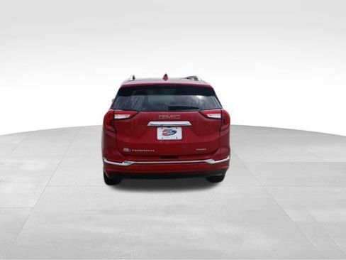 Used 2024 GMC Terrain Denali w/ Denali Premium Package AWD/4WD image 4