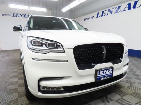 Used 2023 Lincoln Aviator Reserve w/ Equipment Group 201A image 3