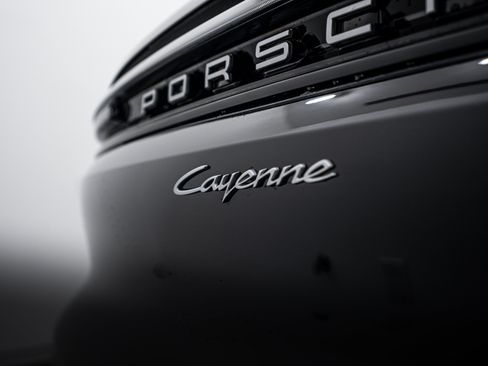 Certified 2026 Porsche Cayenne AWD/4WD image 26