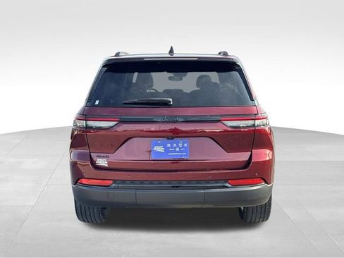 Used 2022 Jeep Grand Cherokee Altitude image 4