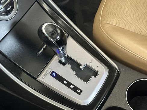 Used 2013 Hyundai Elantra Limited w/ Technology Pkg image 19