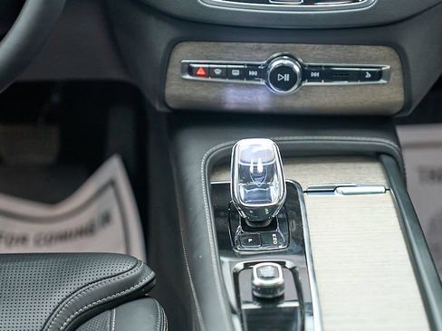 Certified 2023 Volvo XC90 B6 Ultimate w/ Protection Package Premier AWD/4WD image 32