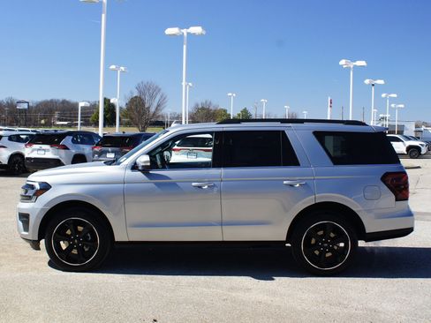 Used 2024 Ford Expedition Limited image 14