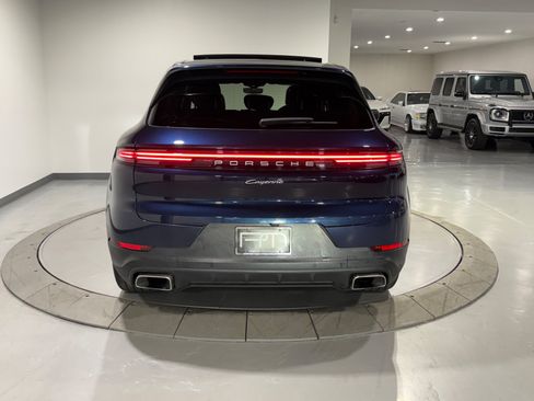 Used 2024 Porsche Cayenne AWD/4WD image 16
