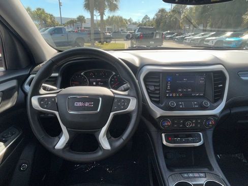 Used 2023 GMC Acadia SLT image 16
