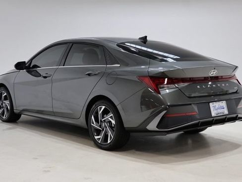 Used 2026 Hyundai Elantra Limited FWD image 6