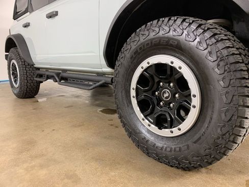Used 2022 Ford Bronco Badlands w/ Sasquatch Package AWD/4WD image 6