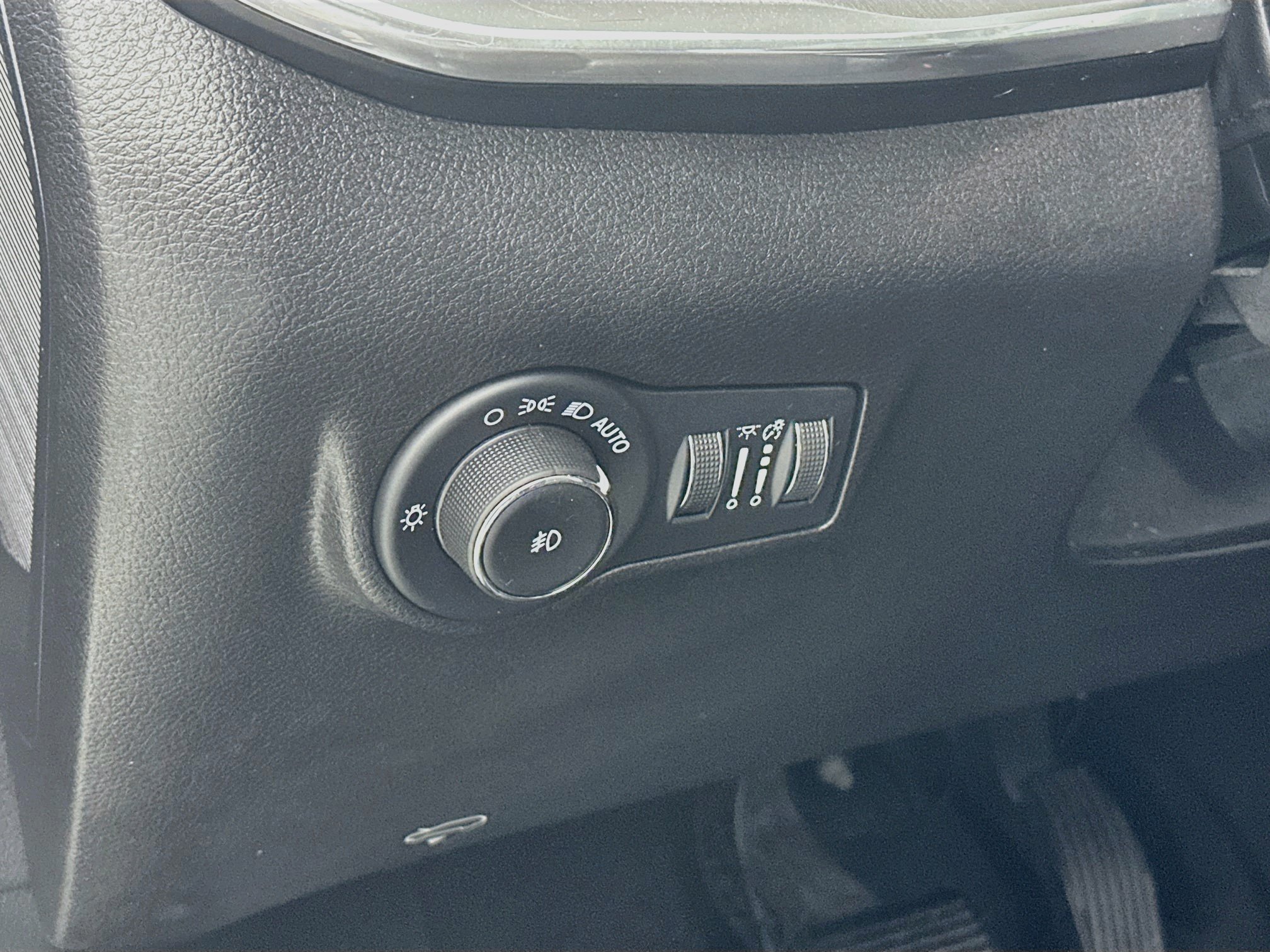 Used 2023 Jeep Compass Limited AWD/4WD image 10