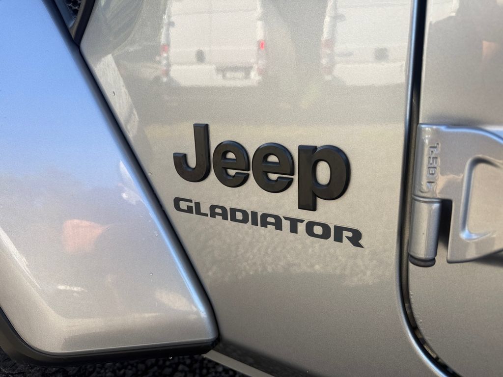 Used 2021 Jeep Gladiator Sport AWD/4WD image 17