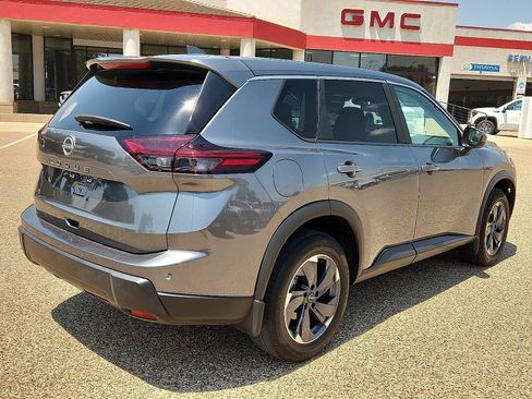 Used 2026 Nissan Rogue SV FWD image 4