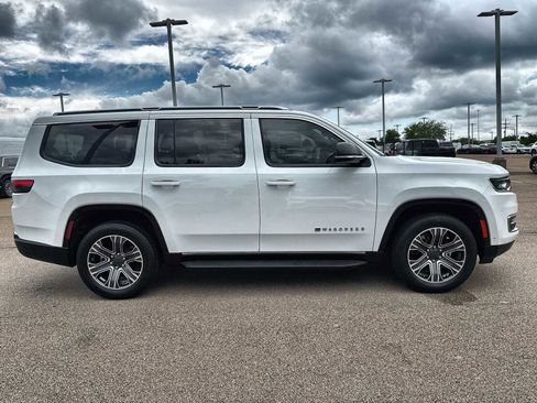 Used 2024 Jeep Wagoneer Series II AWD/4WD image 10