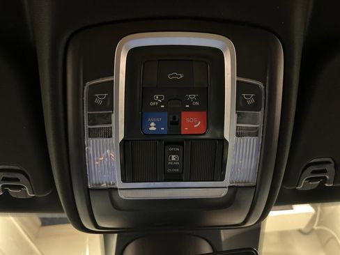 Used 2024 RAM 1500 Laramie image 25