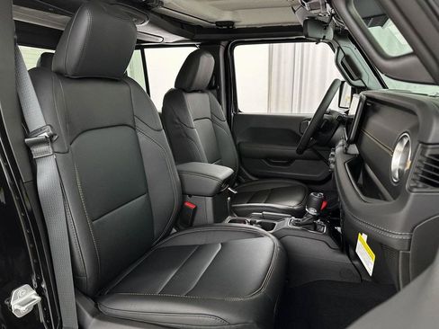 New 2025 Jeep Gladiator Sport w/ Premium Package image 24