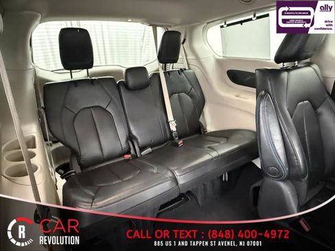 Used 2021 Chrysler Pacifica Touring-L image 62