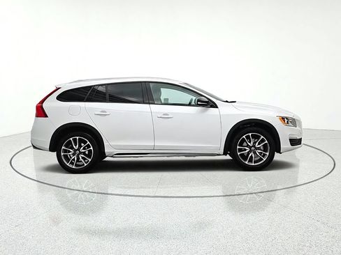 Used 2018 Volvo V60 T5 Cross Country AWD/4WD image 7