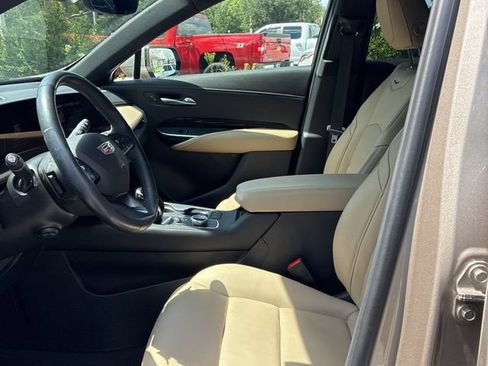 Used 2024 Cadillac XT4 Premium Luxury w/ Technology Package FWD image 5